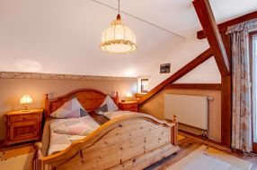 Wohnung 1 Schlafzimmer 1 mit Balkonzugang und Kleiderschrank